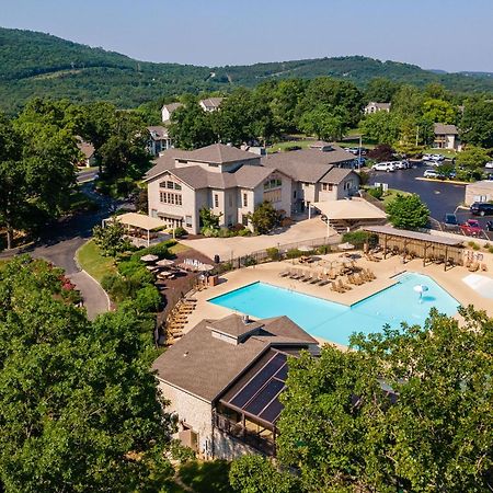 Elegant Lakeside Retreat In Branson Eksteriør billede