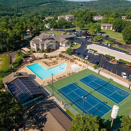 Elegant Lakeside Retreat In Branson Eksteriør billede