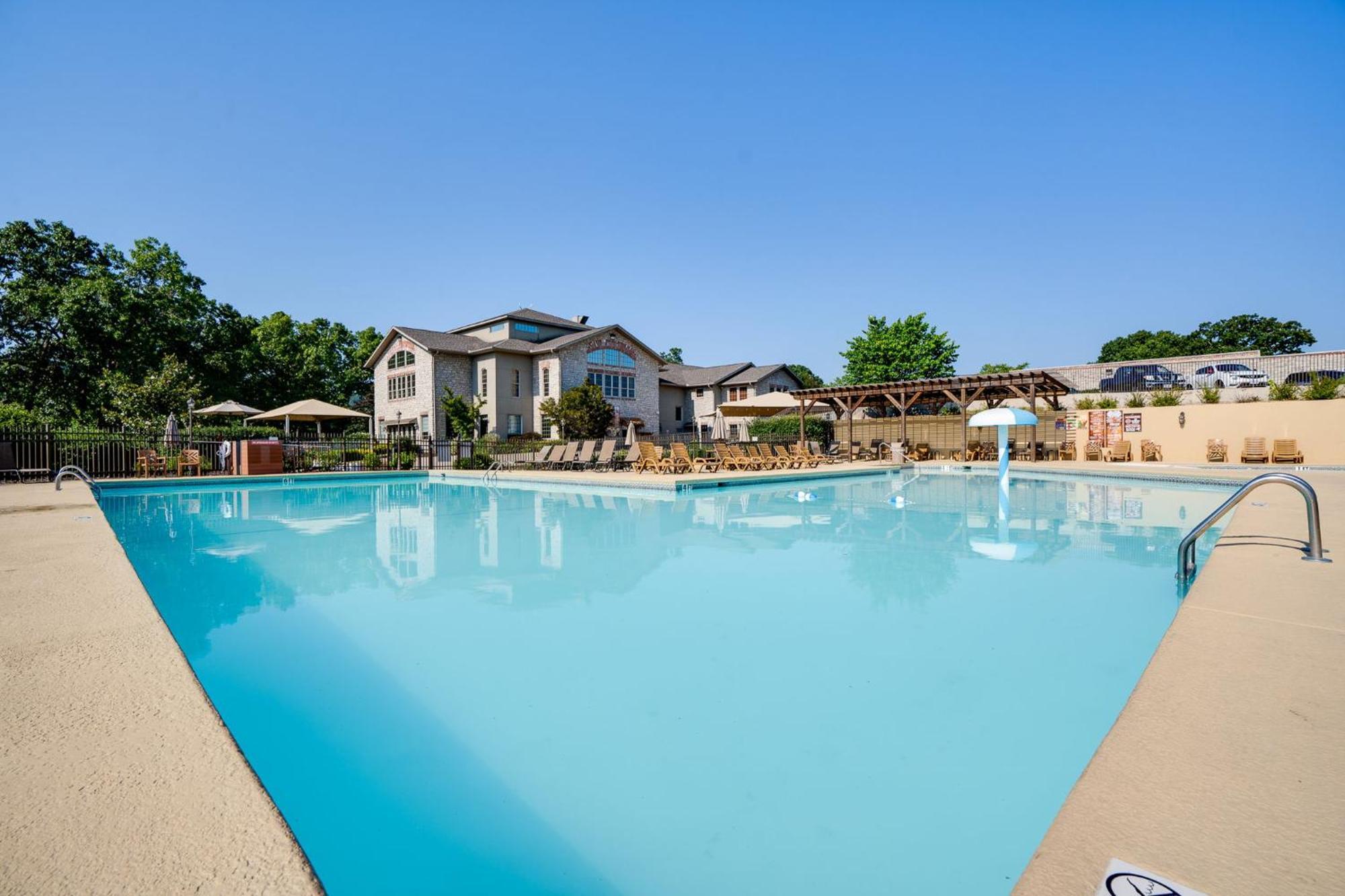 Elegant Lakeside Retreat In Branson Eksteriør billede