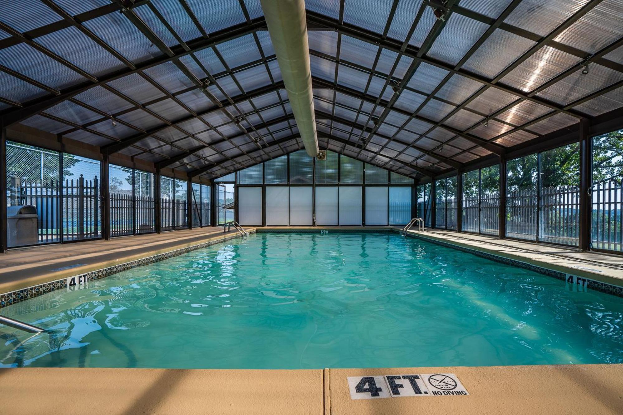 Elegant Lakeside Retreat In Branson Eksteriør billede