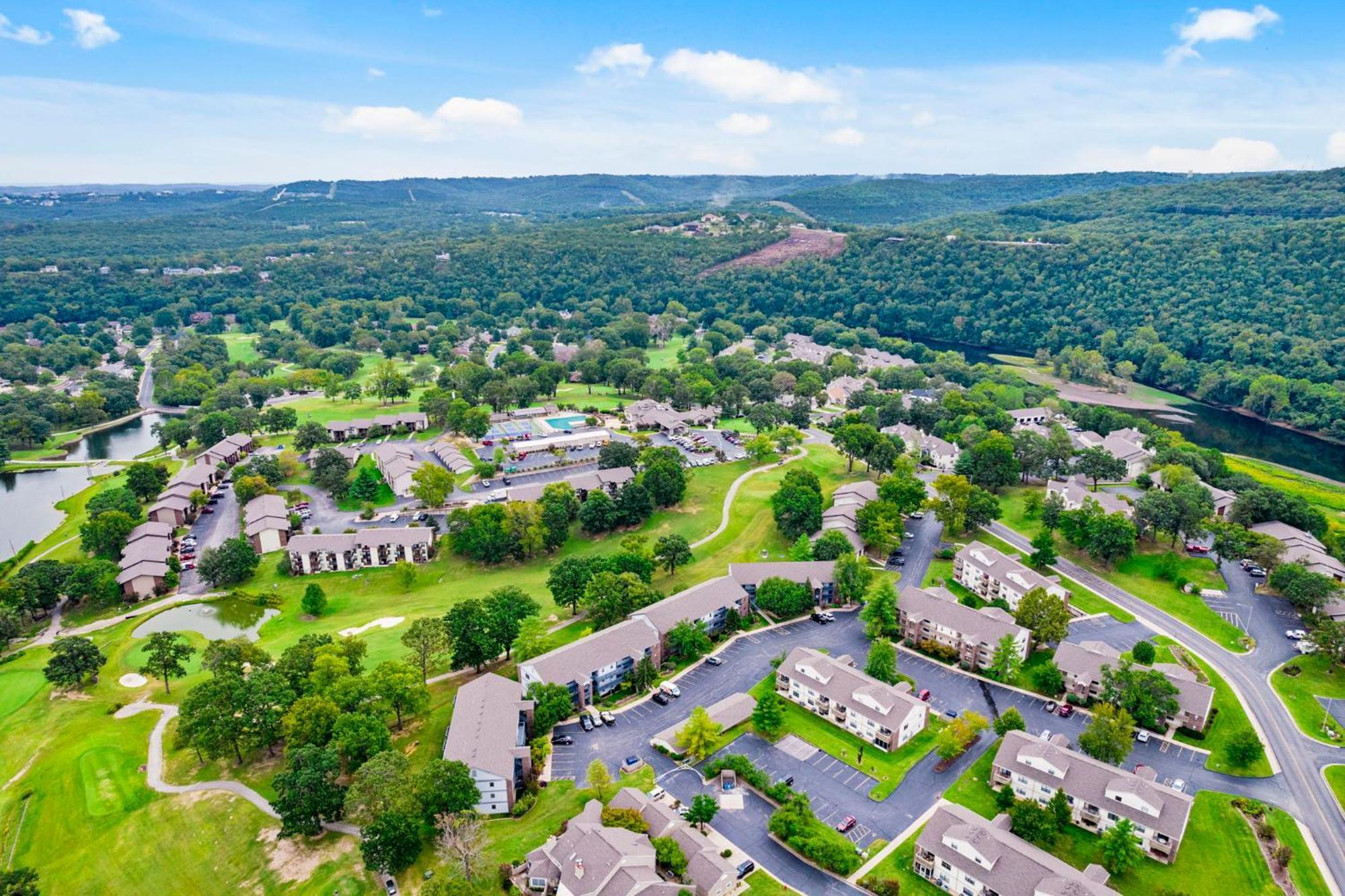 Elegant Lakeside Retreat In Branson Eksteriør billede