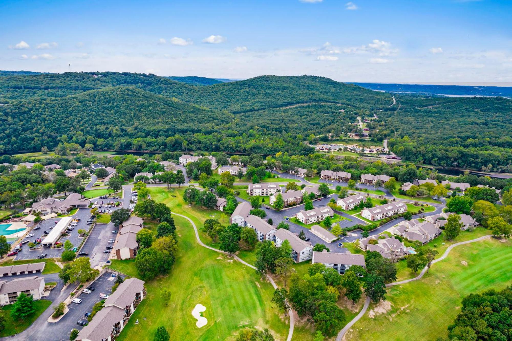 Elegant Lakeside Retreat In Branson Eksteriør billede